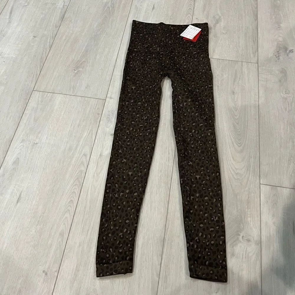 Spanx Medium Leggings Look at Me Now in Olive Leopard size xs